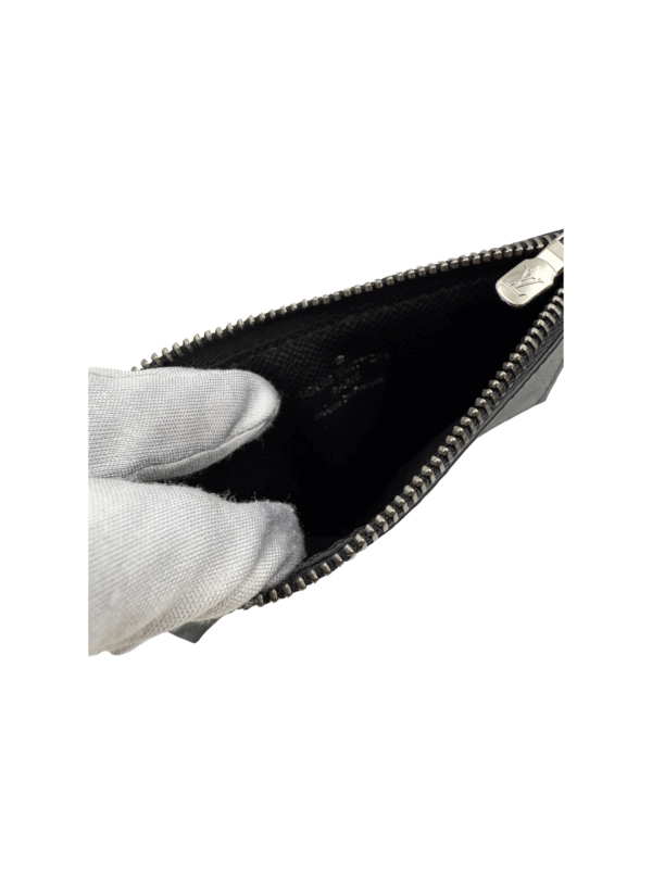 LV GASTON WEARABLE WALLET - Image 18