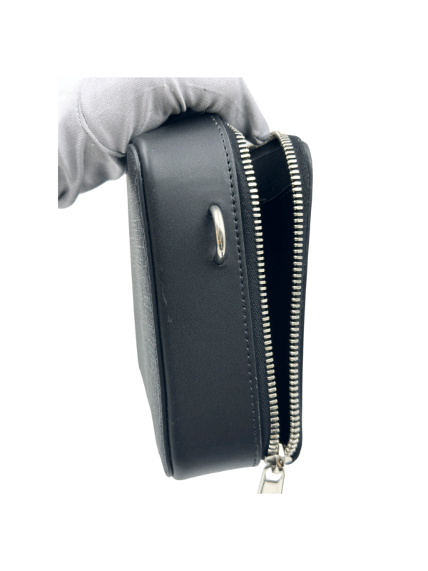 GUCCI GG SUPREME SMALL CAMERA BAG - Image 20
