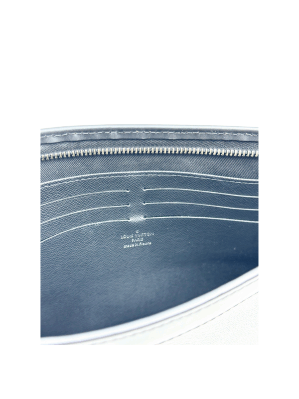 LV POCHETTE VOYAGE MM - Image 17