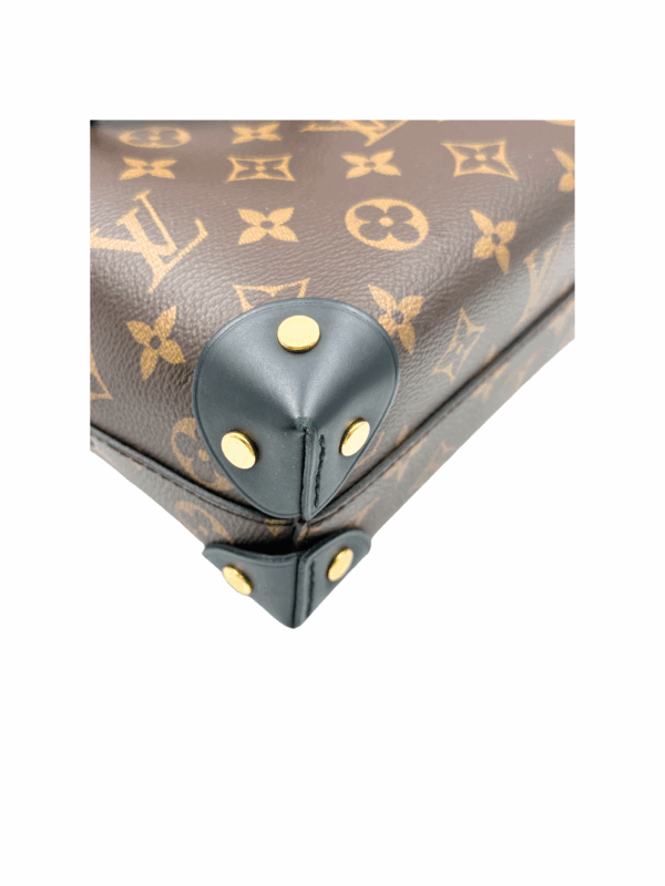 LV PETITE MALLE SOUPLE MONOGRAM - Image 16