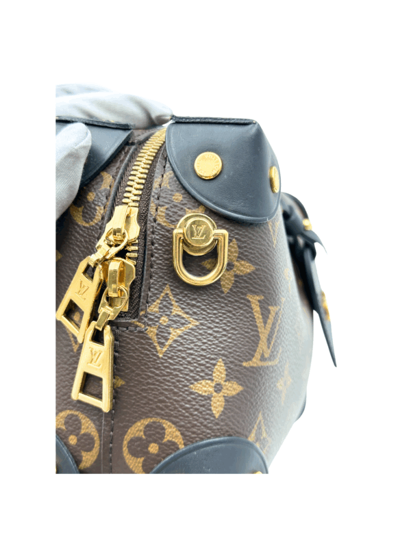 LV PETITE MALLE SOUPLE MONOGRAM - Image 21