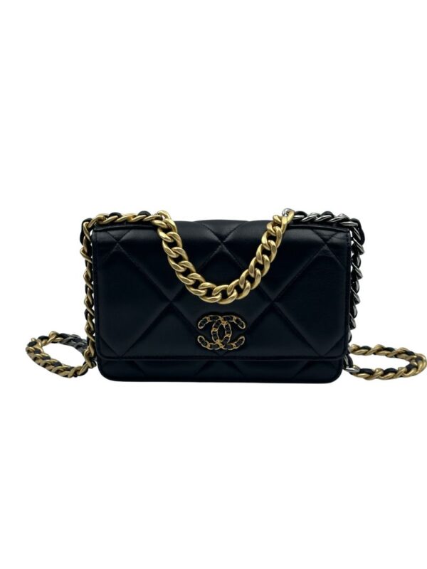 CHANEL 19 WOC